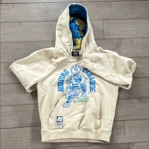 Cream and Blue Short-Sleeved Hoodie Sweatshirt